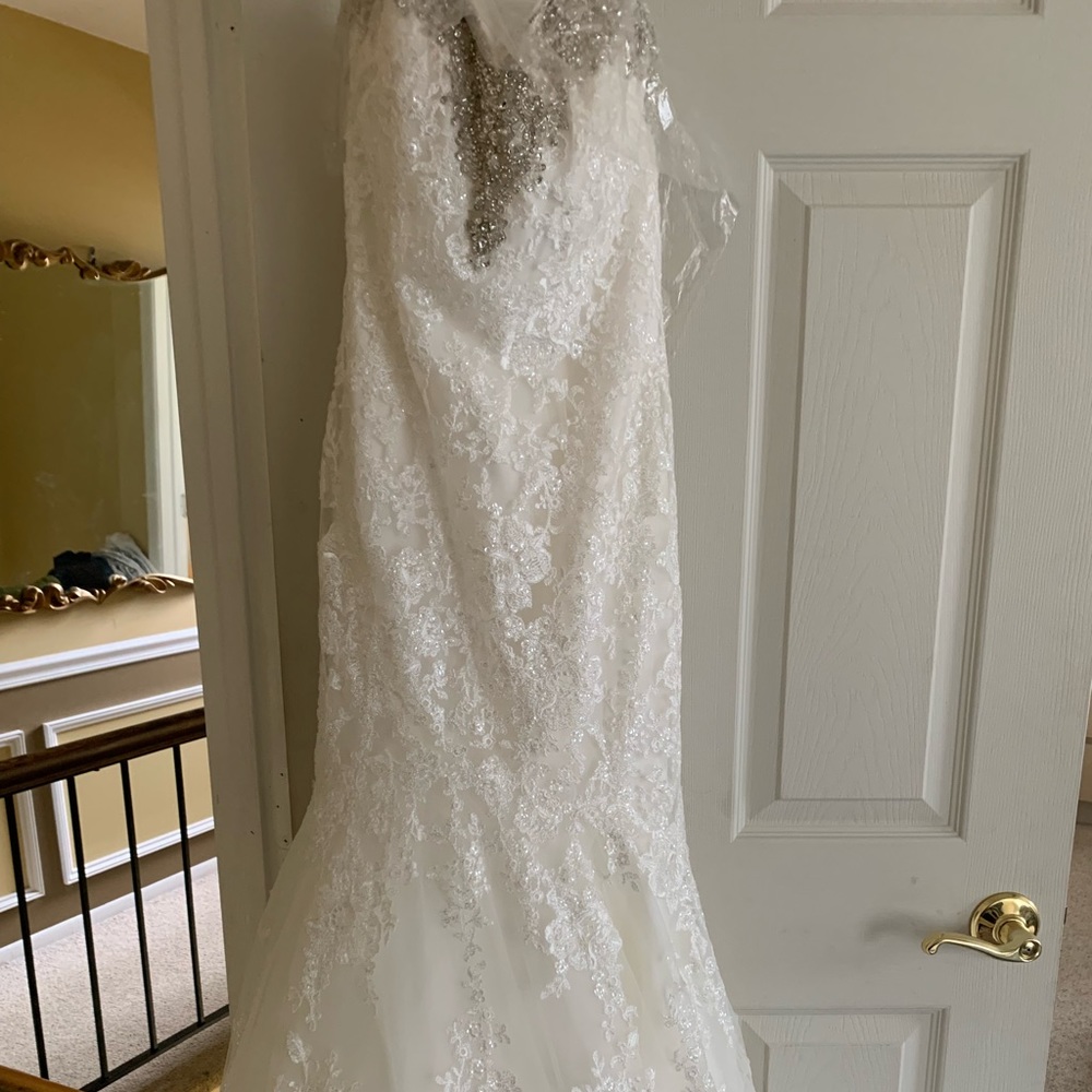New! Allure bridal gown! Sweetheart Lace fit n flare beaded bust. Ivory Sz 8